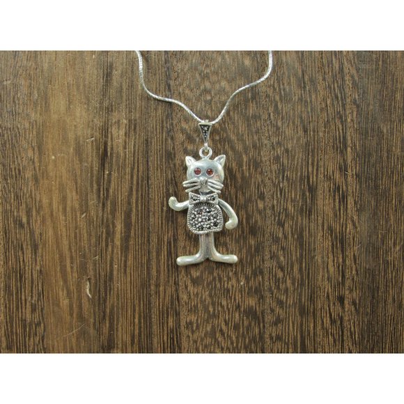 Jewelry - 18" Sterling Silver Garnet And Marcasite Moving Cat Necklace Vintage Minimalist